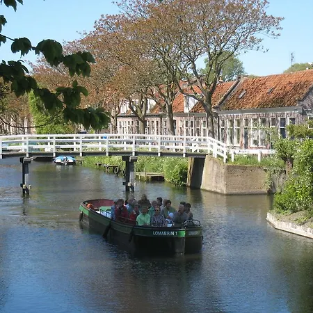 Ferienhaus Uniquely Designed Holiday With Jetty In Enkhuizen