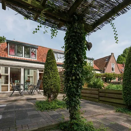 Uniquely Designed Holiday With Jetty In Ferienhaus