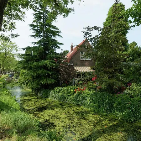 Uniquely Designed Holiday With Jetty In Ferienhaus Enkhuizen
