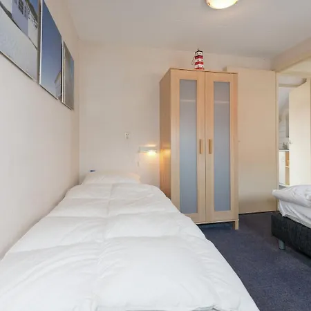 Uniquely Designed Holiday With Jetty In Ferienhaus *