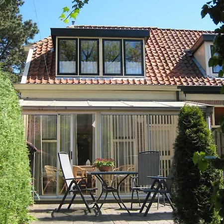 Uniquely Designed Holiday With Jetty In Ferienhaus